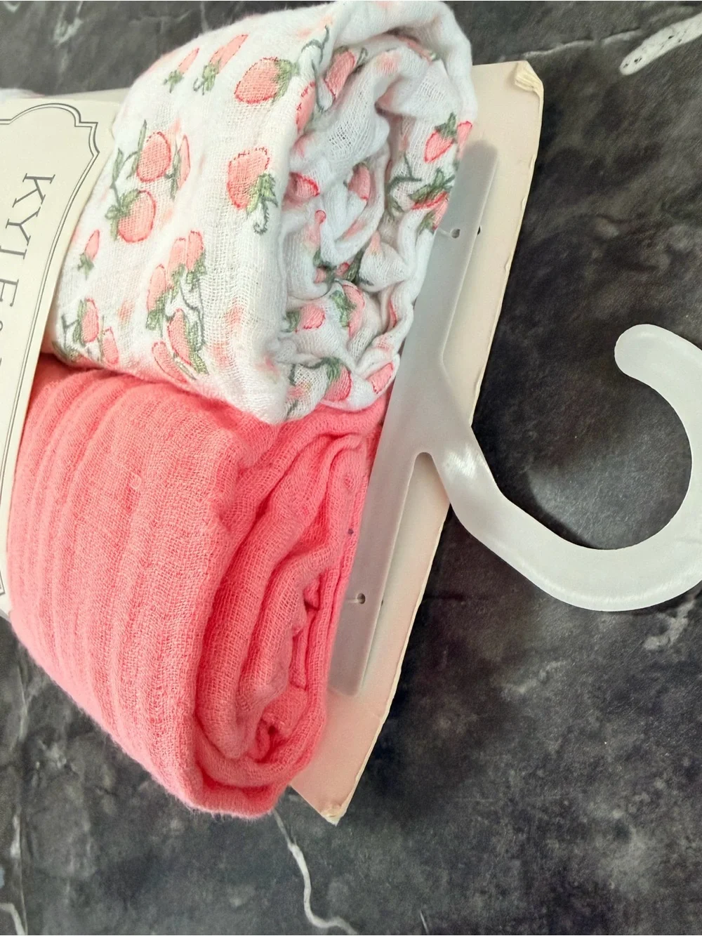Kyle & Deena baby girl muslin swaddle blankets - Picture 7 of 8